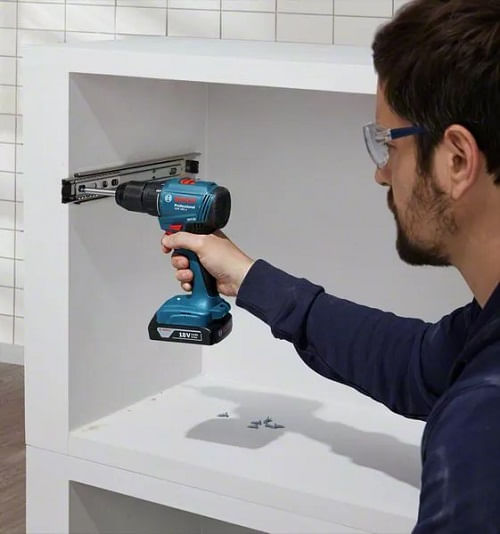 Parafusadeira/Furadeira de Impacto à Bateria Bosch 18v GSB 185-LI + 2 Bateria + Maleta
